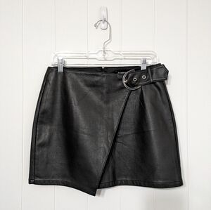 Express Faux leather skirt - black with silver accents